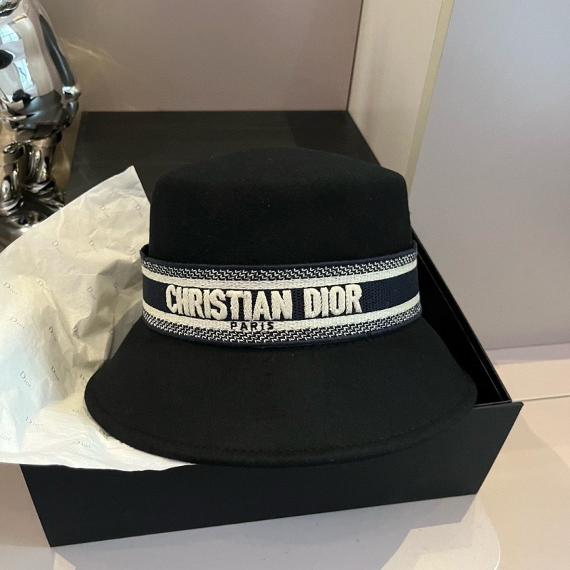 CHRISTIAN DIOR